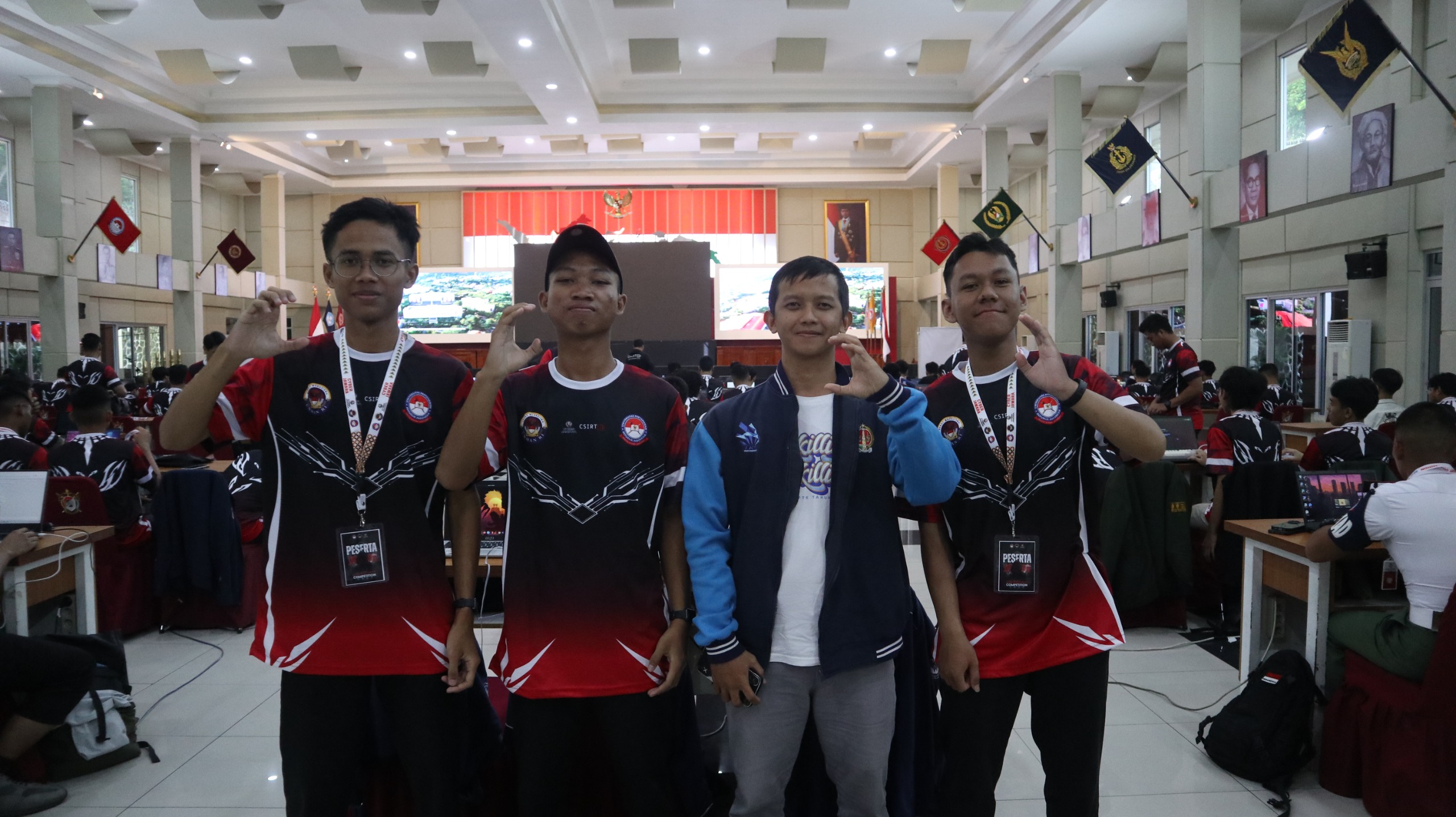 Dokumentasi Cyber Jawara bersama tim kompetisi